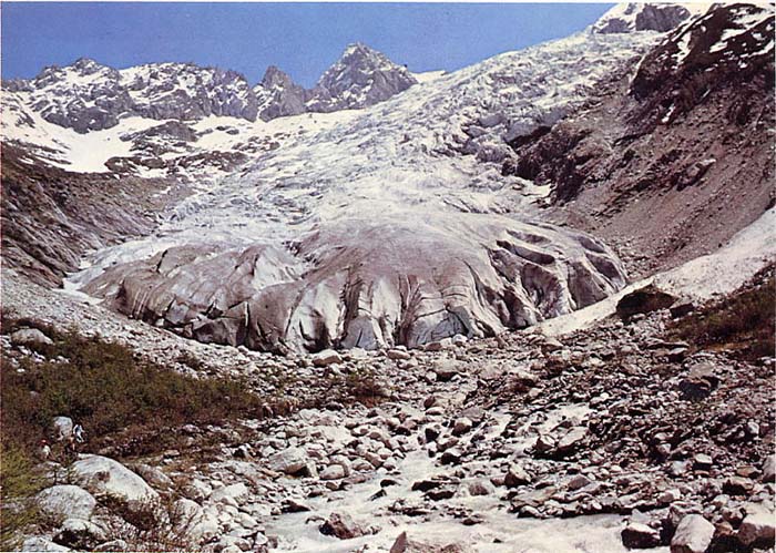 in "Les glaciers sont vivants" - Denoël 1979